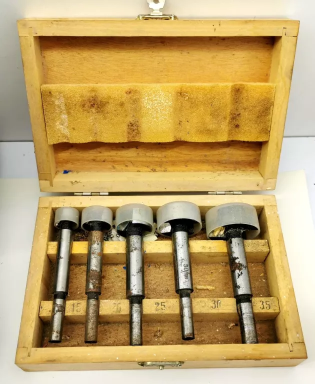 frezarka-dewalt-dw615-zestaw-frezow-torba-marka-dewalt