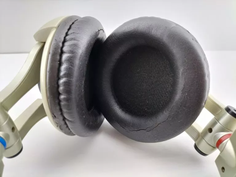 SŁUCHAWKI SHURE SRH750DJ
