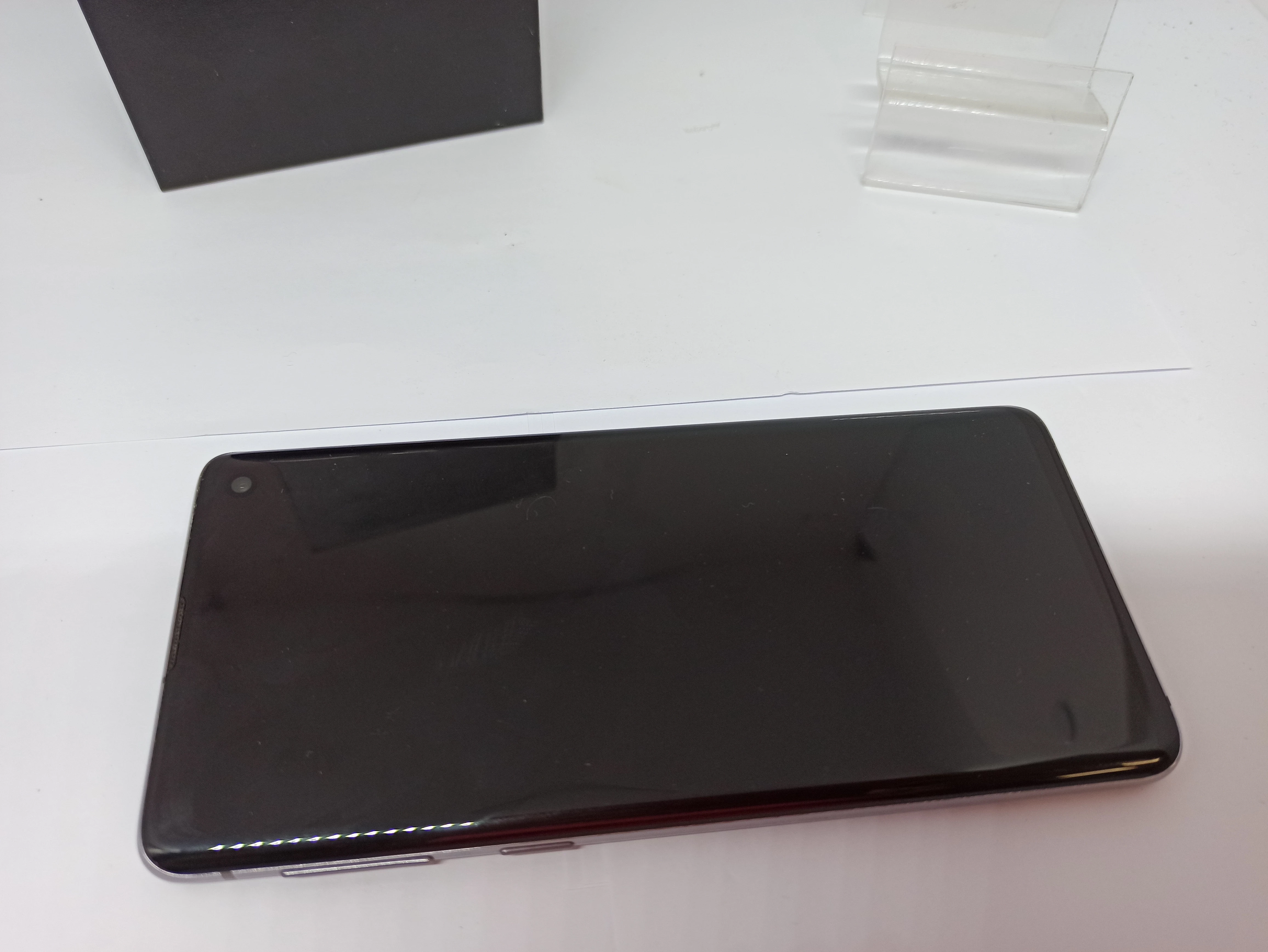 samsung-galaxy-s10-8128gb-przekatna-ekranu-610