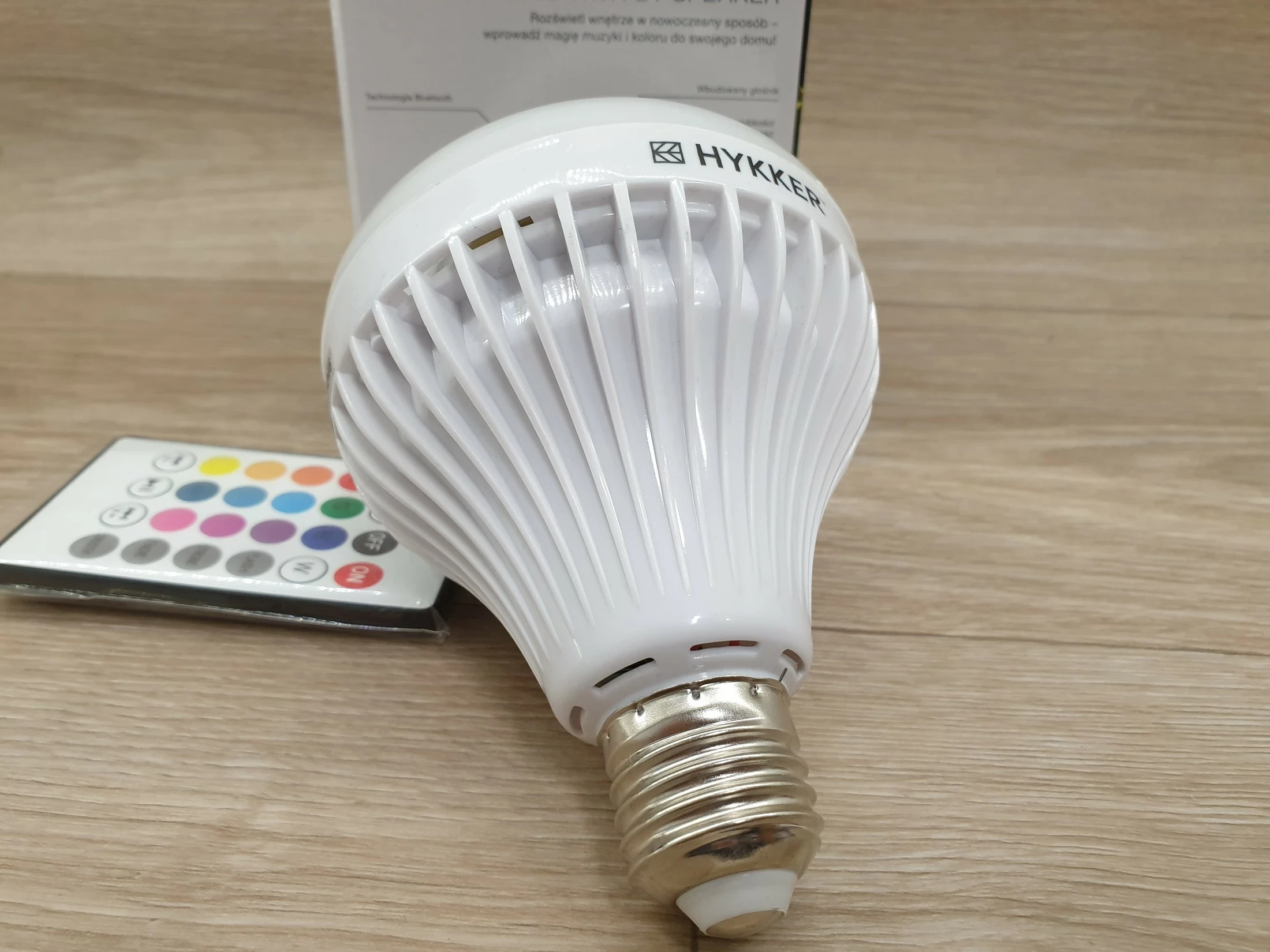 zarowka-rgbw-z-glosnikiem-hykker-komplet-rodzaj-zarowka-dyskotekowa