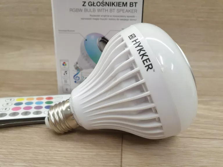 zarowka-rgbw-z-glosnikiem-hykker-komplet-barwa-swiatla-wielokolorowy