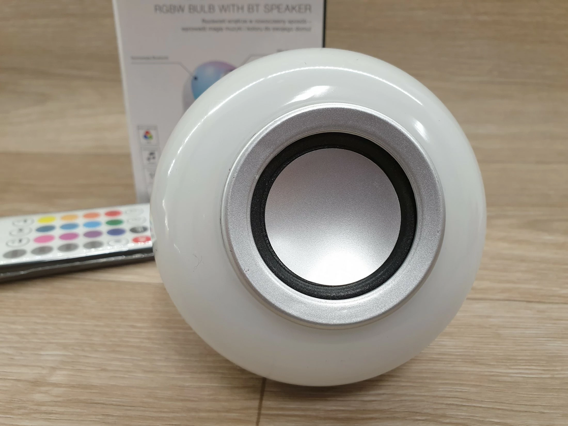 zarowka-rgbw-z-glosnikiem-hykker-komplet-rodzaj-gwintu-e27