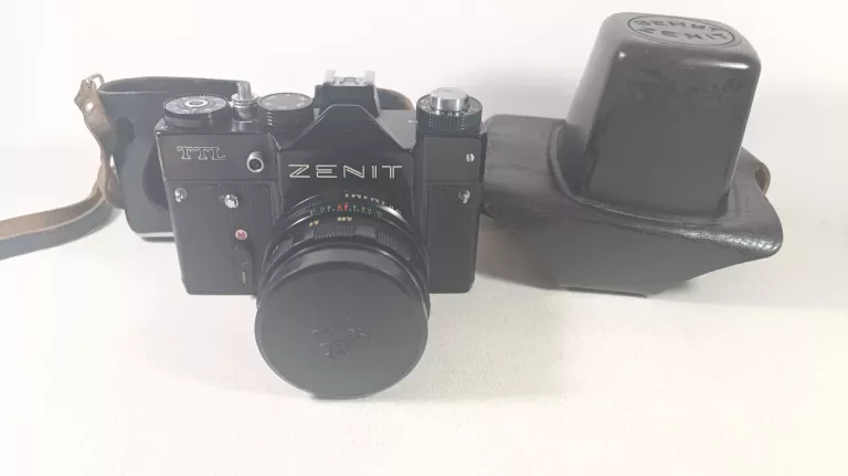 APARAT ZENIT TTL + OBIEKTYW + ETUI