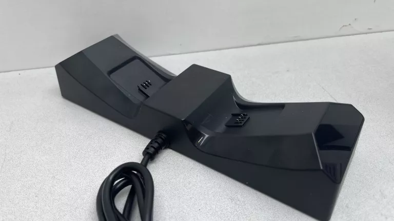 HORI ŁADOWARKA DO PADÓW XBOX SERIES X AB10-001U