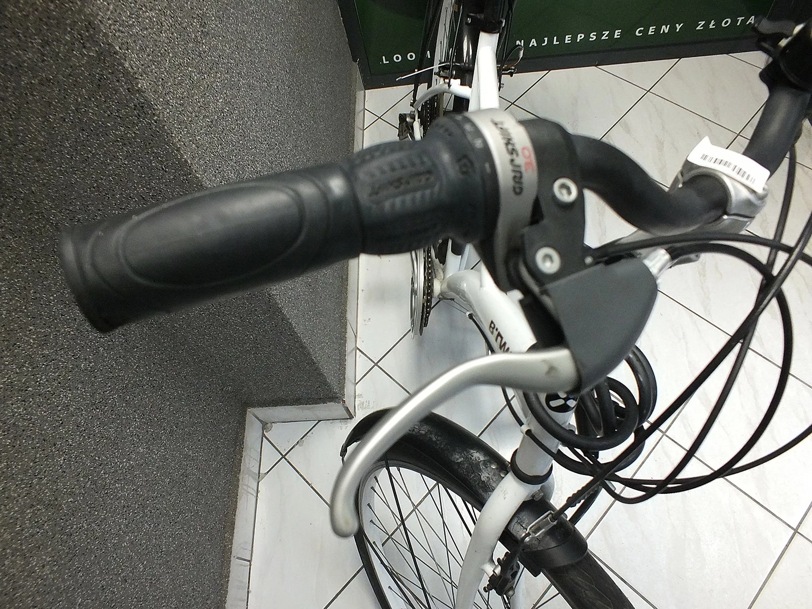 rower-decathlon-btwin-original-300-rozmiar-kola-28