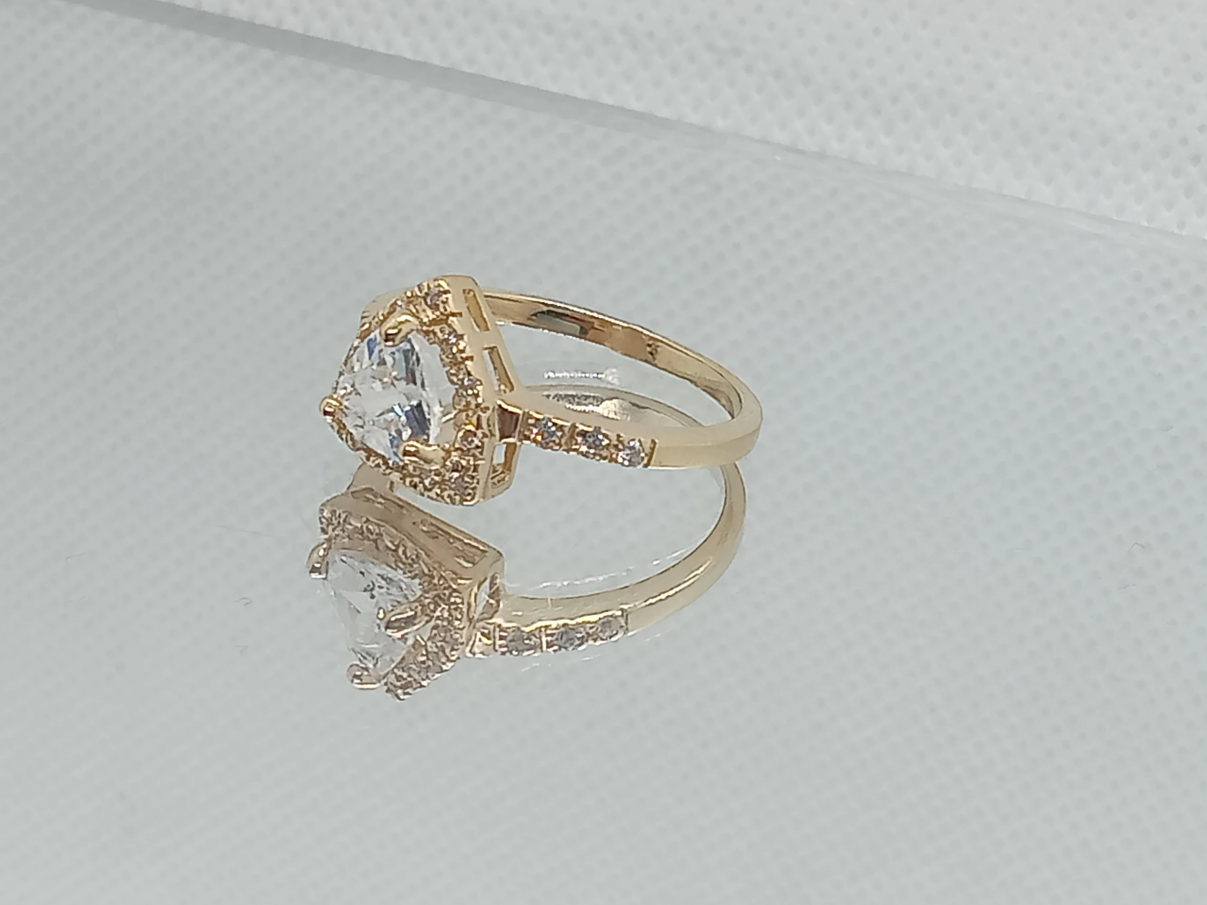 zloty-pierscionek-trojkat-z-cyrkoniami-585-rodzaj-wyrob-jubilerski