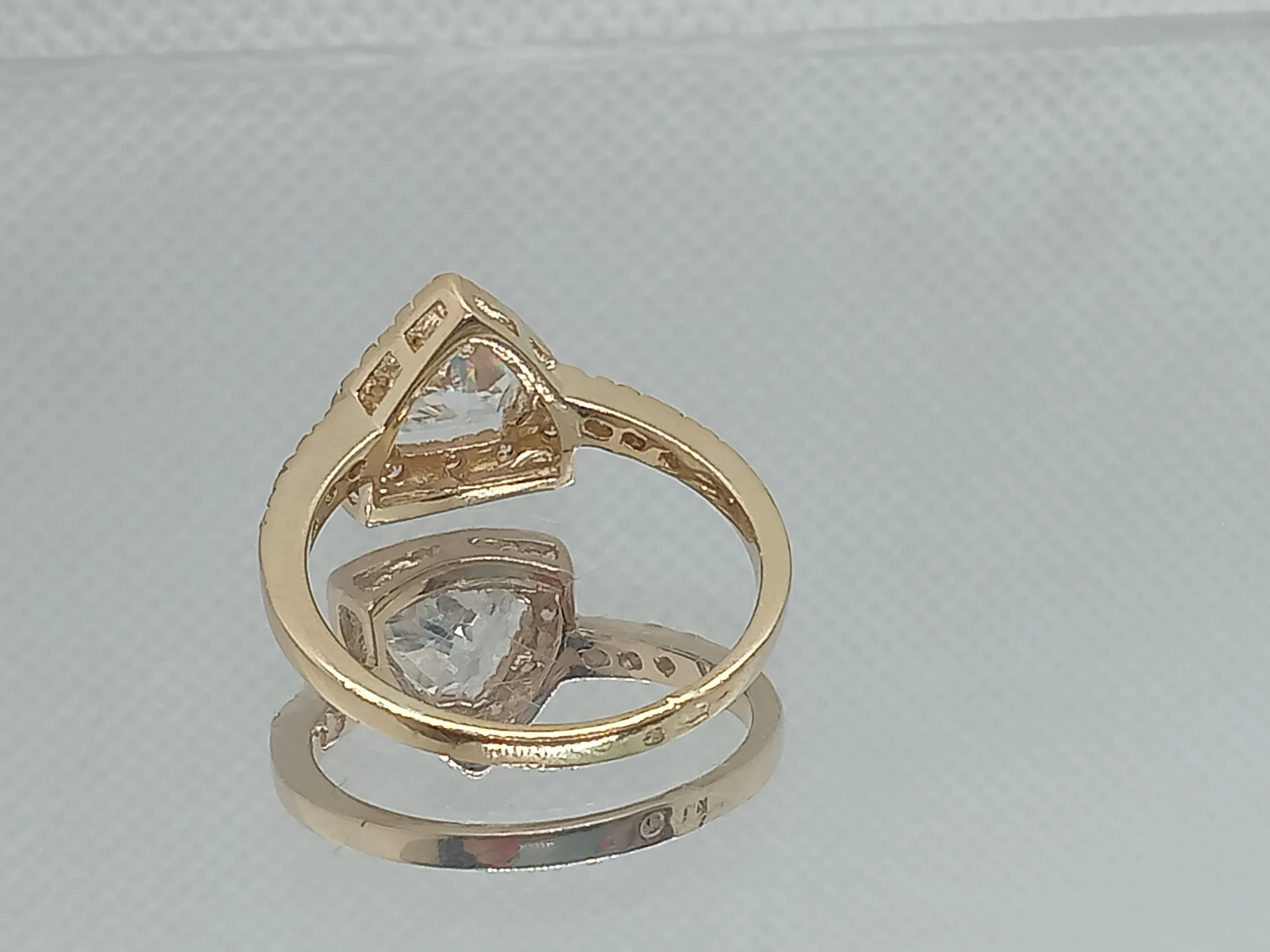 zloty-pierscionek-trojkat-z-cyrkoniami-585-kamien-inny-kamien