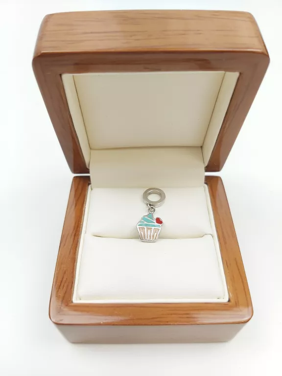 SREBRNA ZAWIESZKA CHARMS MUFFINKA 1,96G 925