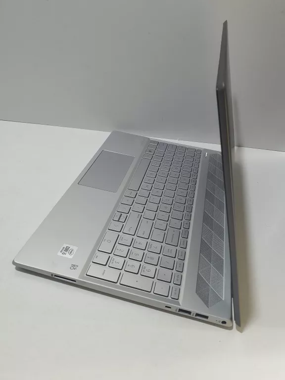 LAPTOP HP PAVILION 15-CS3029NW 8GB 512GB SSD I5