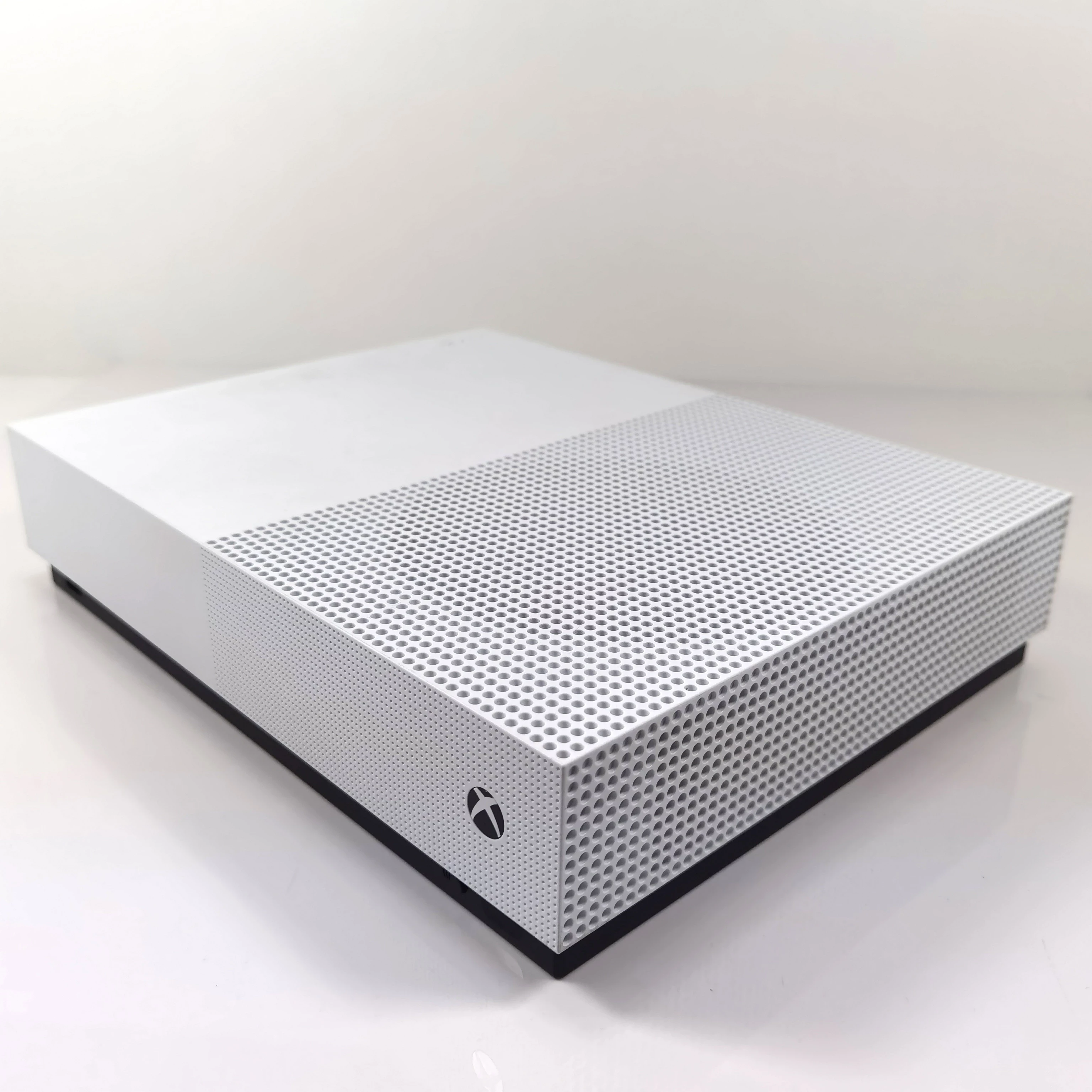 konsola-xbox-one-s-1tb-all-digital-1681-kolor-bialy