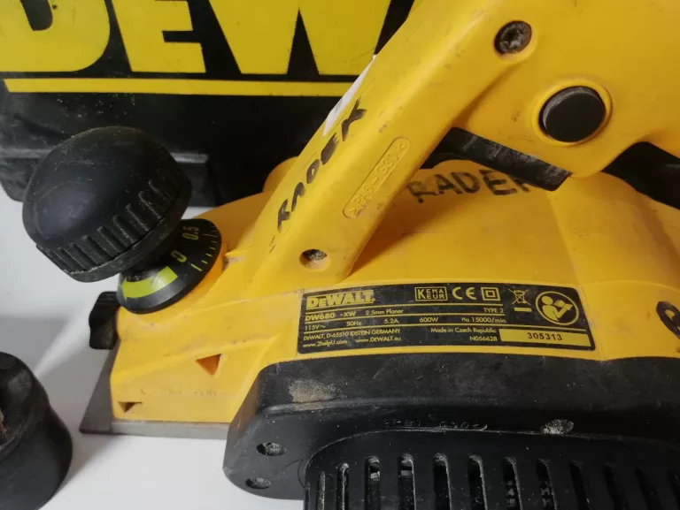 STRUG RĘCZNY HEBEL ELEKTRYCZNY 2,5MM DEWALT DW680