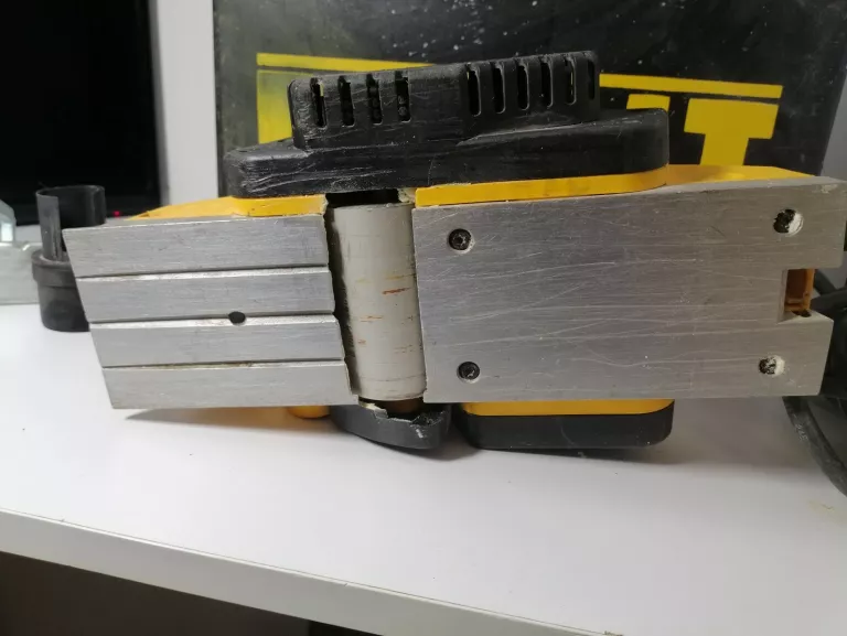 STRUG RĘCZNY HEBEL ELEKTRYCZNY 2,5MM DEWALT DW680
