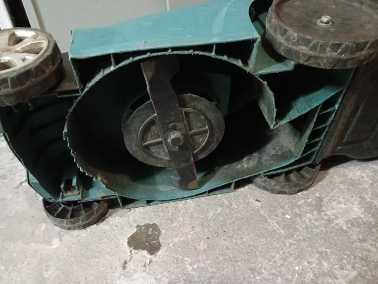 KOSIARKA ELEKTRYCZNA MAKITA ELM3311