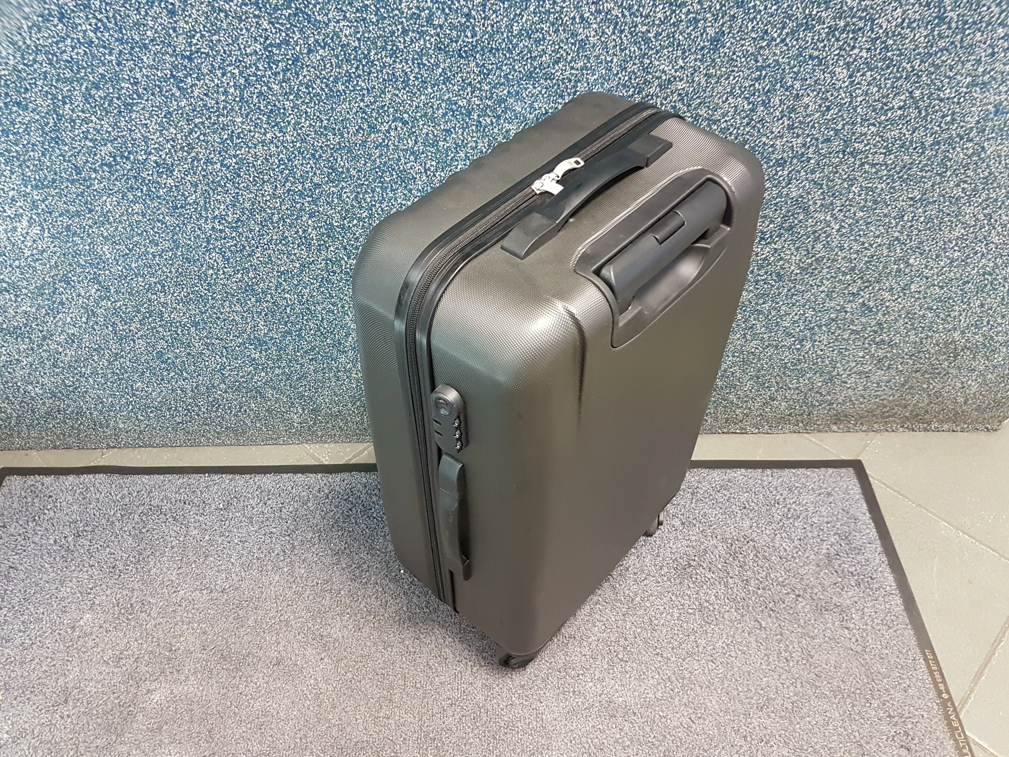 walizka-podrozna-sztywna-na-kolkach-wysokosc-65