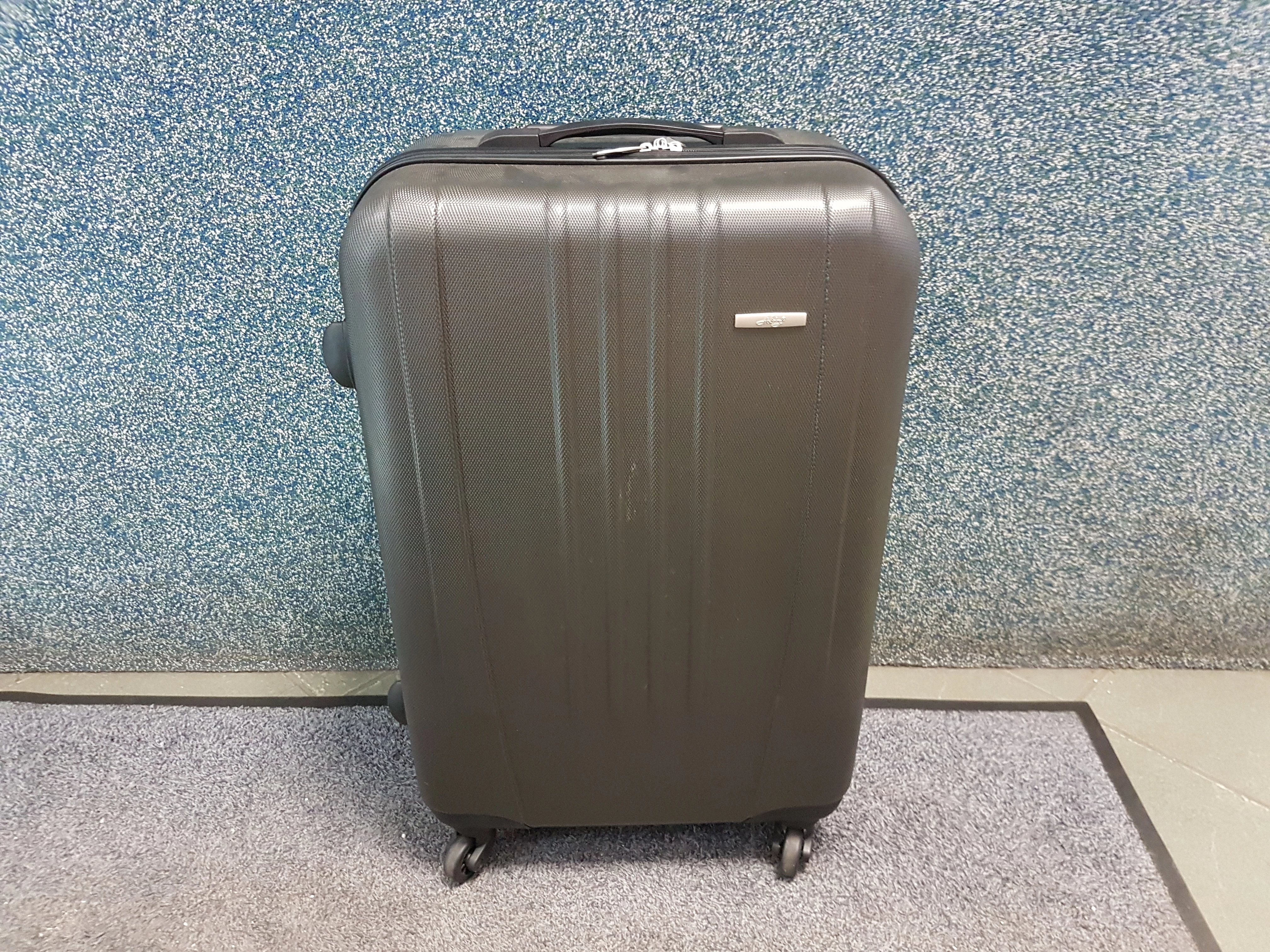 walizka-podrozna-sztywna-na-kolkach-kod-producenta-10769898508506