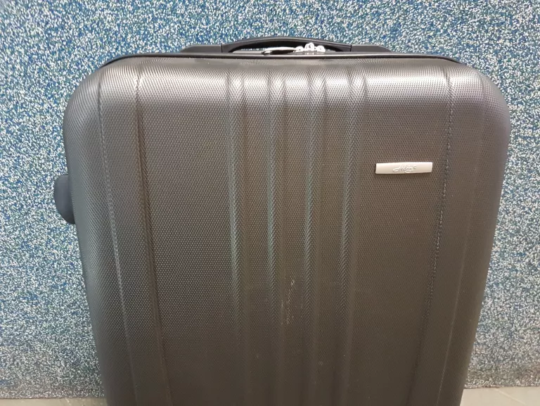 WALIZKA PODRÓŻNA SZTYWNA NA KÓŁKACH