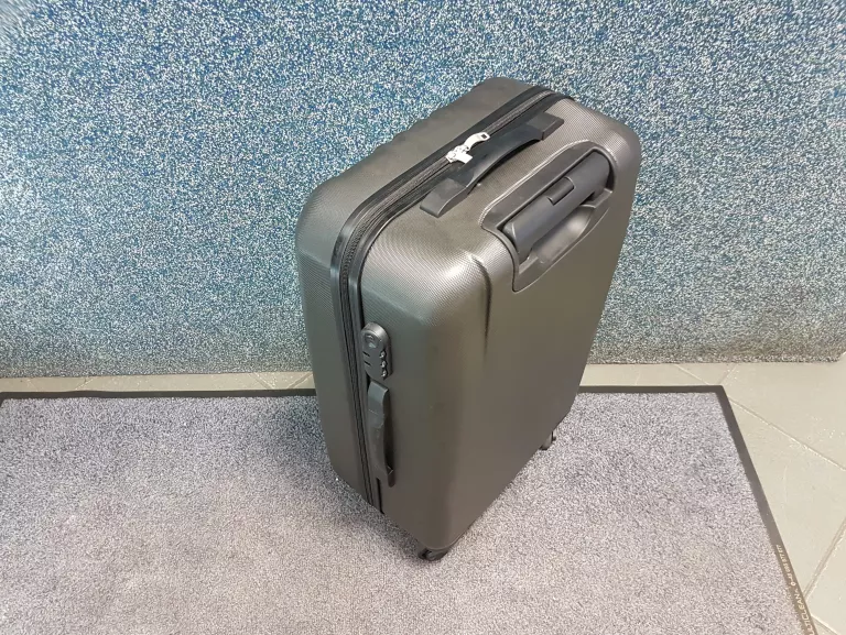 walizka-podrozna-sztywna-na-kolkach-wysokosc-65