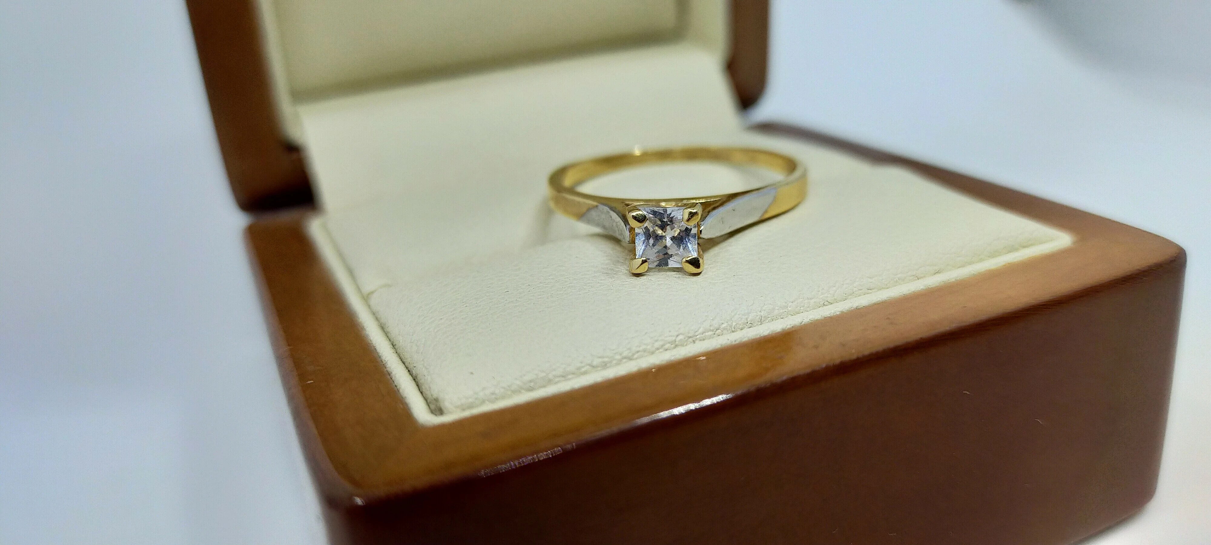 wyrob-jubilerski-pierscionek-585-armii-krajowej-26-walbrzych-sj