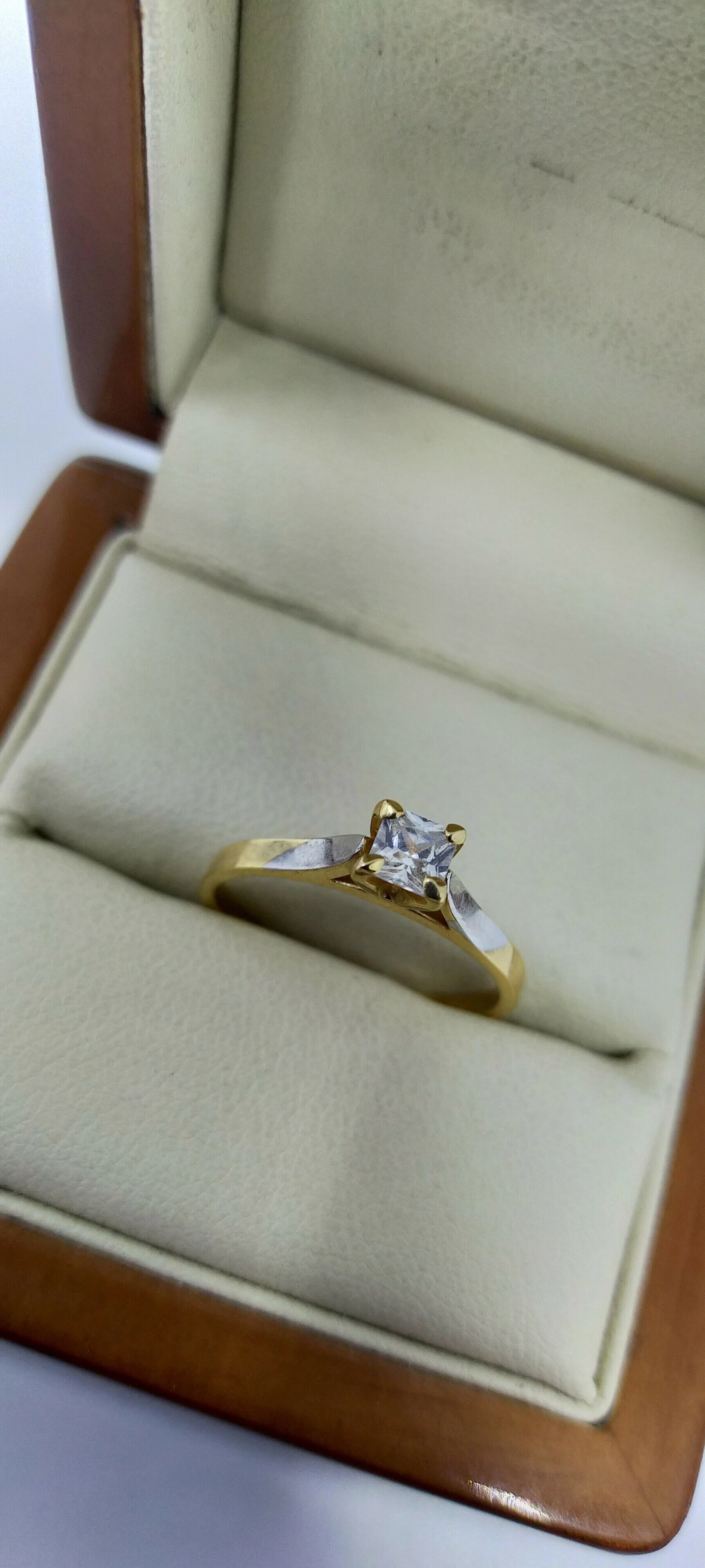 wyrob-jubilerski-pierscionek-585-marka-inna-marka