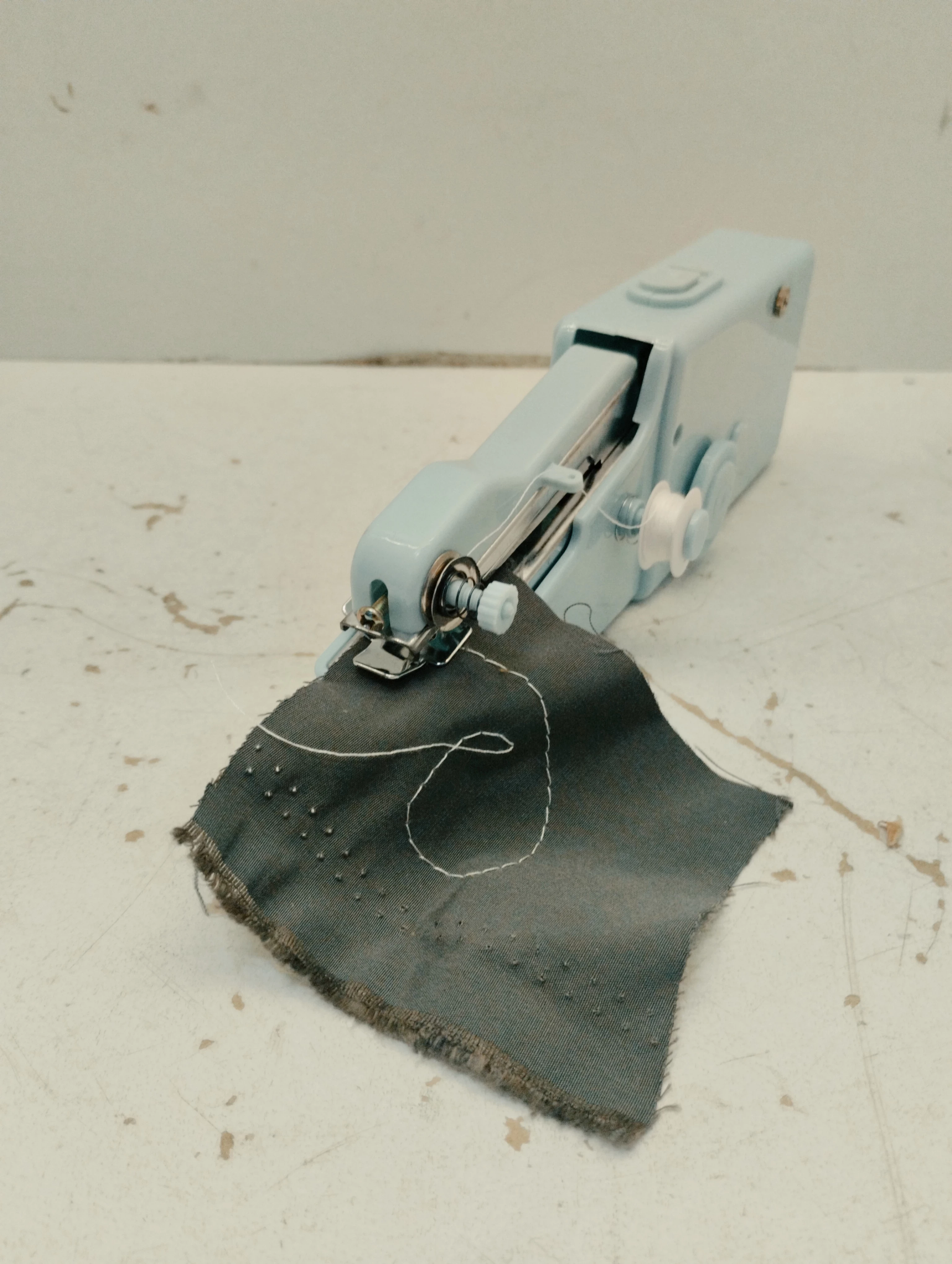 mini-maszyna-do-szycia-luxis-l204021-komplet-kolor-dominujacy-bialy