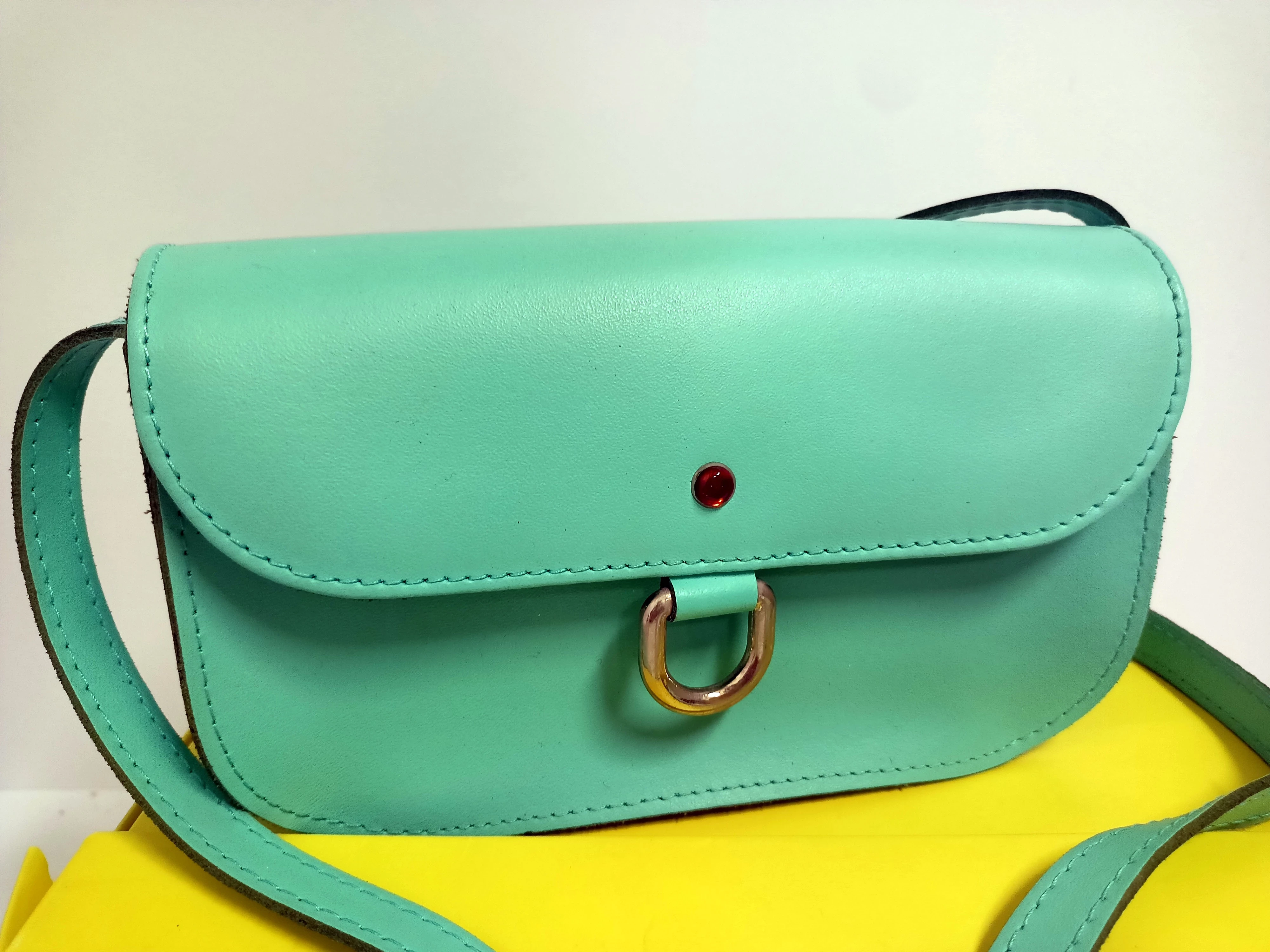 torebka-batycki-luckys-mala-na-ramie-mietowa-stan-uzywany