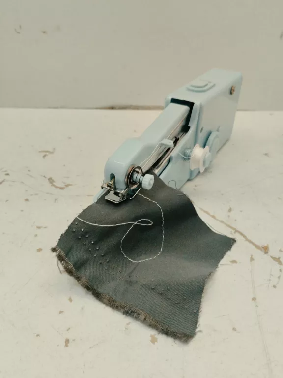 mini-maszyna-do-szycia-luxis-l204021-komplet-kolor-dominujacy-bialy