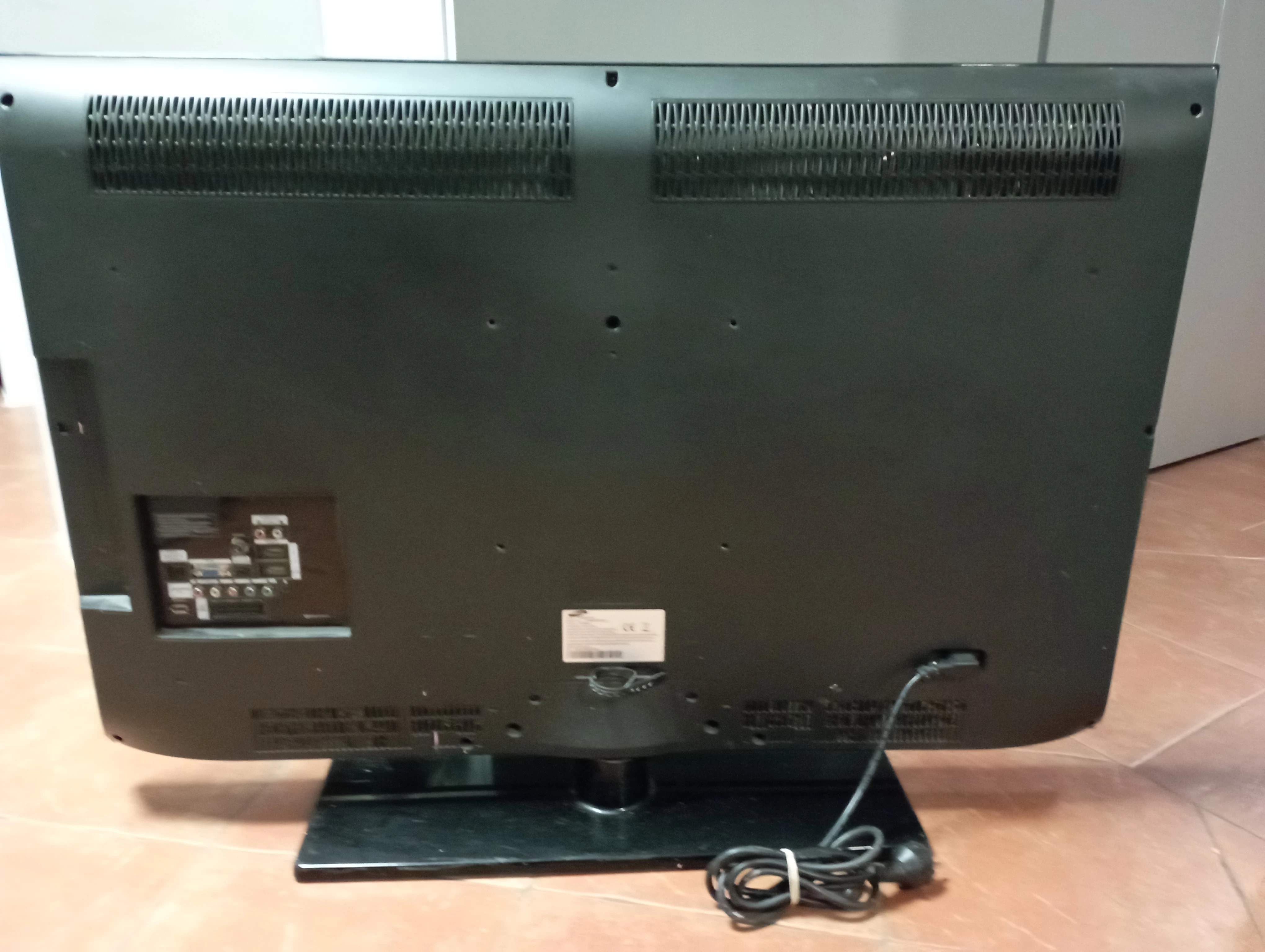 opis-telewizor-samsung-le40b530p7wpilotkabel-rozdzielczosc-ekranu-px-inna