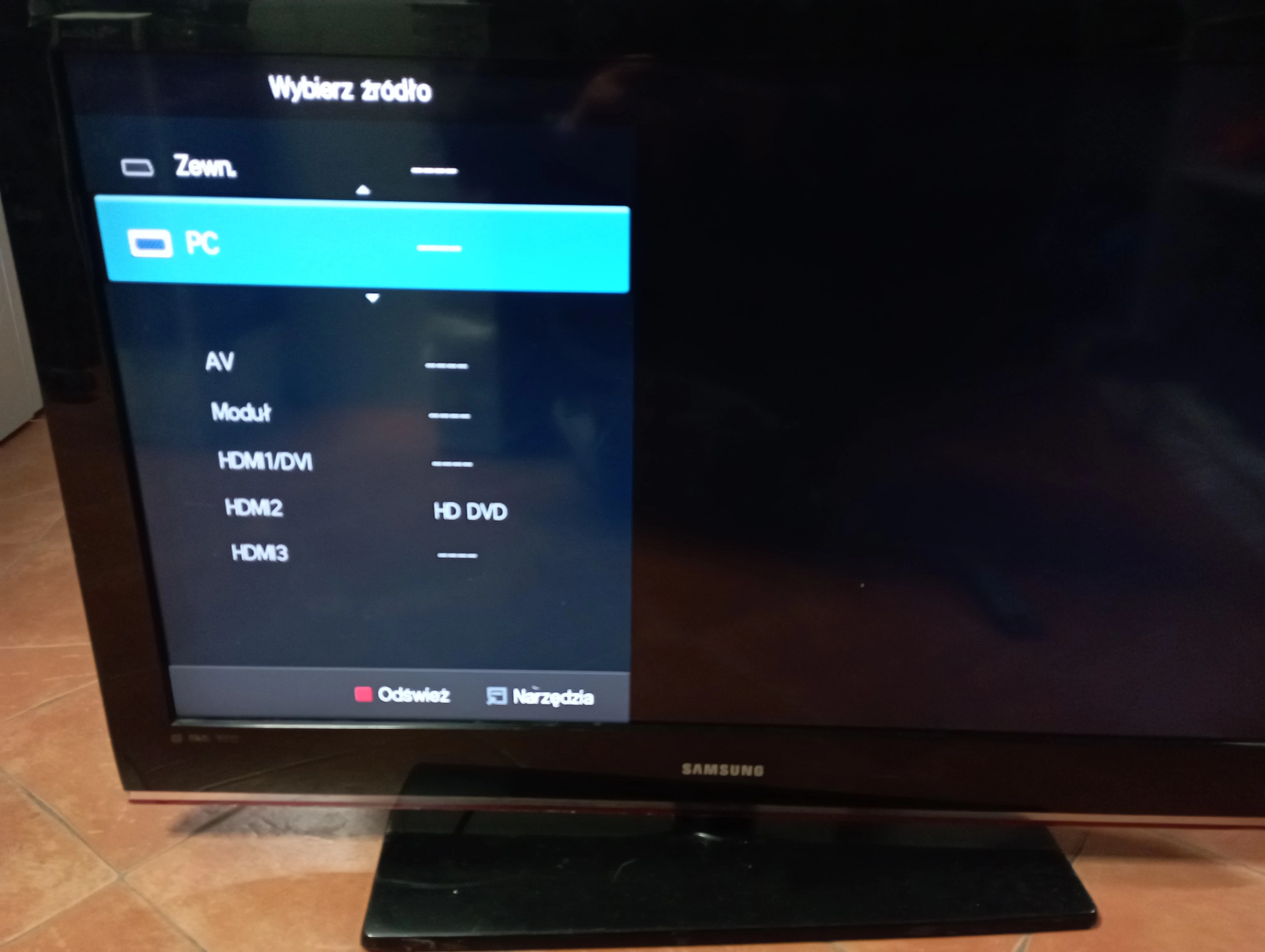 opis-telewizor-samsung-le40b530p7wpilotkabel-marka-samsung