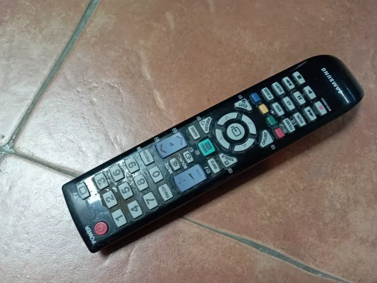 opis-telewizor-samsung-le40b530p7wpilotkabel-typ-telewizora-led