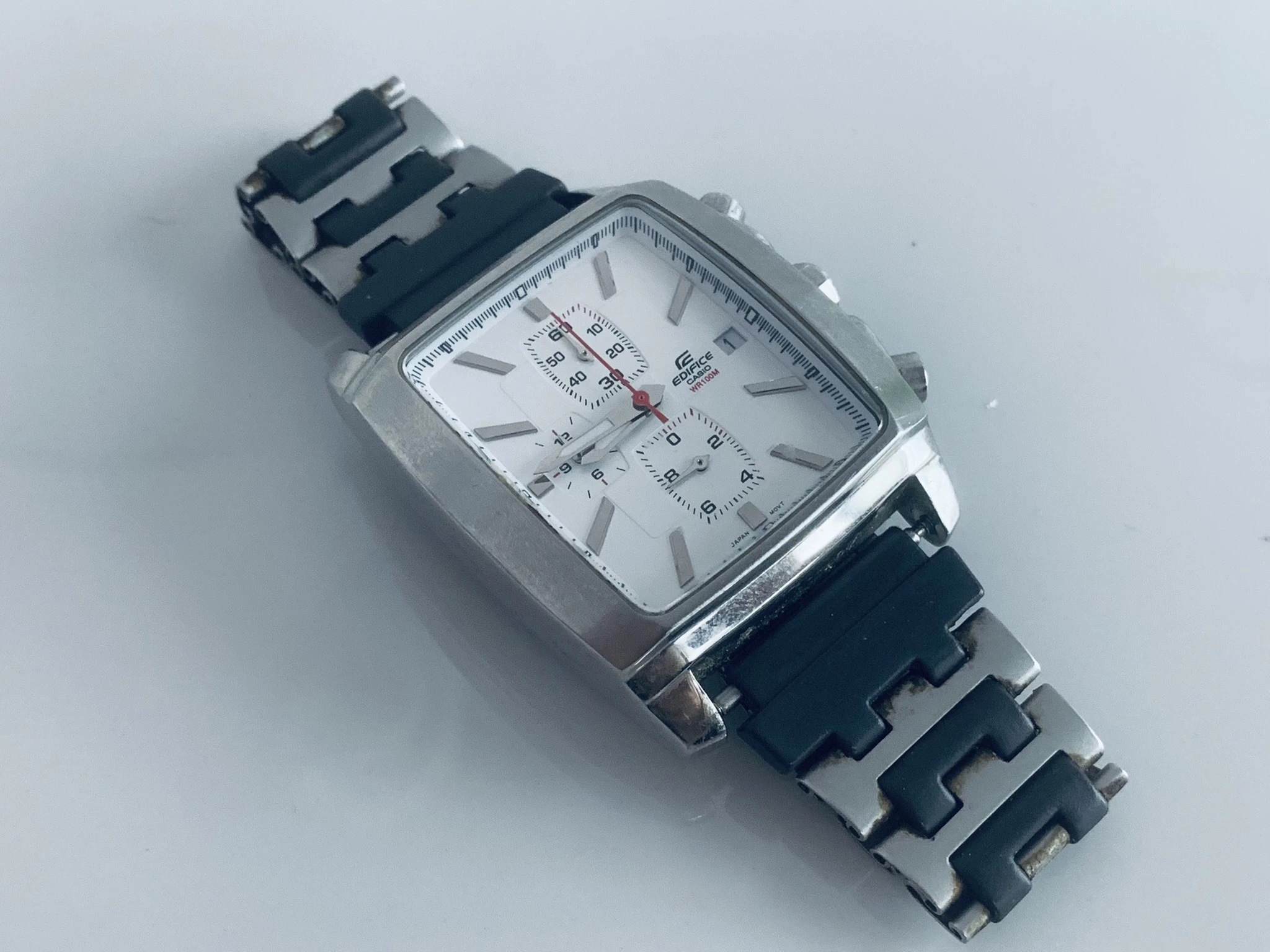 zegarek-casio-edifice-ef-509l-bransoleta-funkcje-datownik