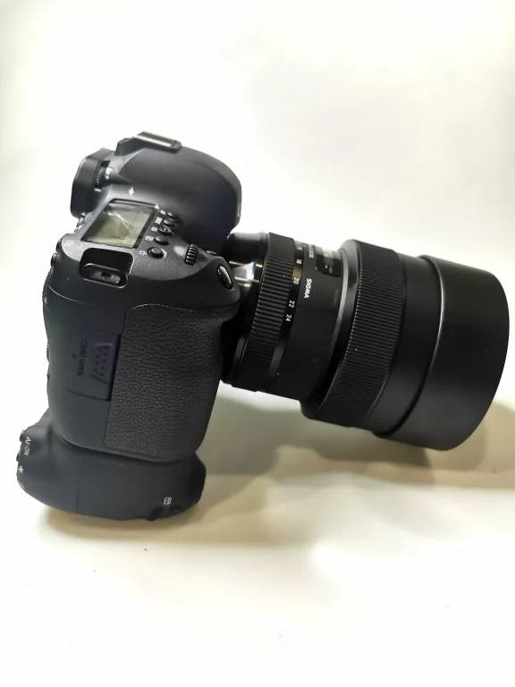 aparat-fotograficzny-lustrzanka-stan-uzywany