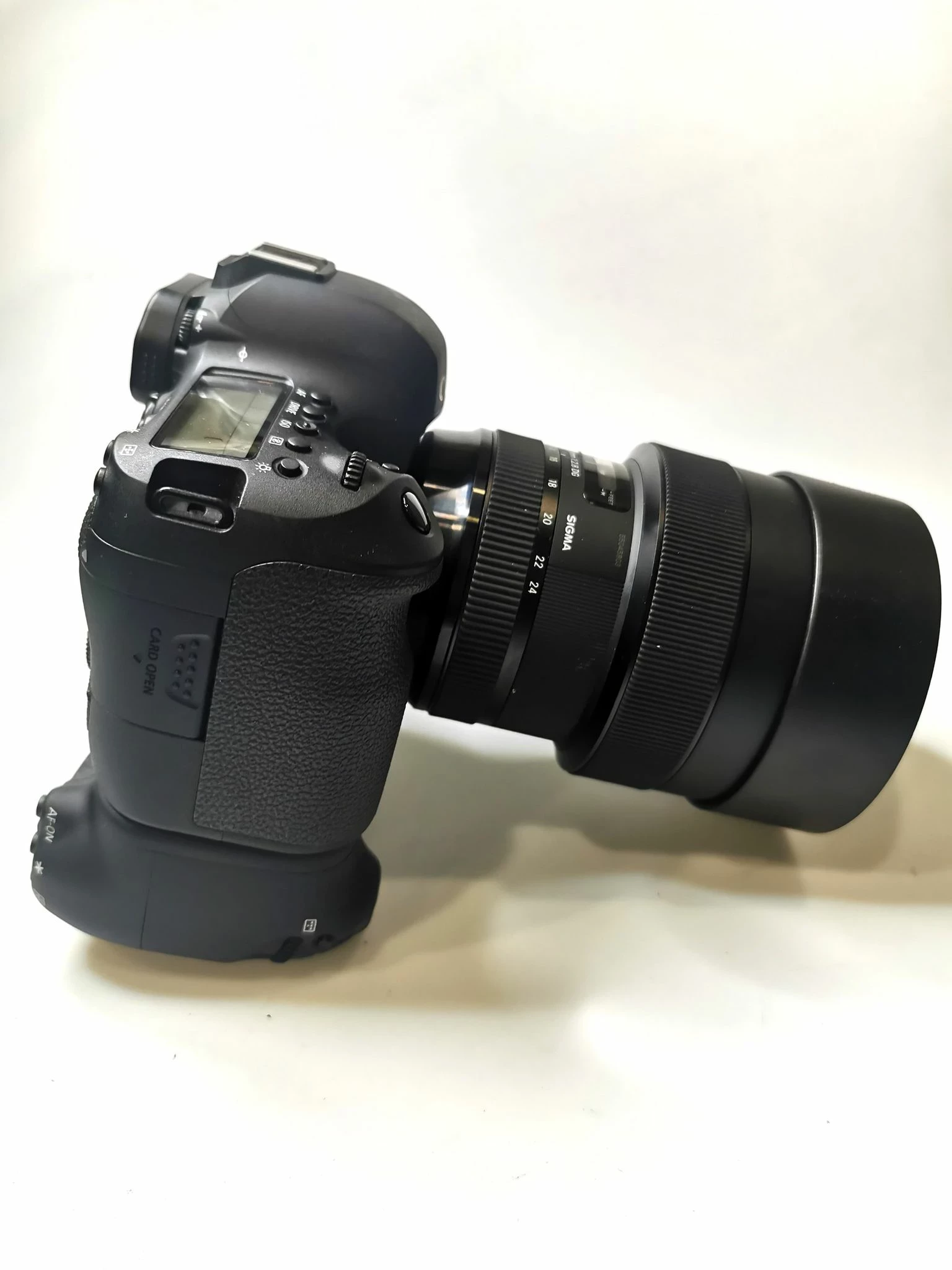 aparat-fotograficzny-lustrzanka-stan-uzywany