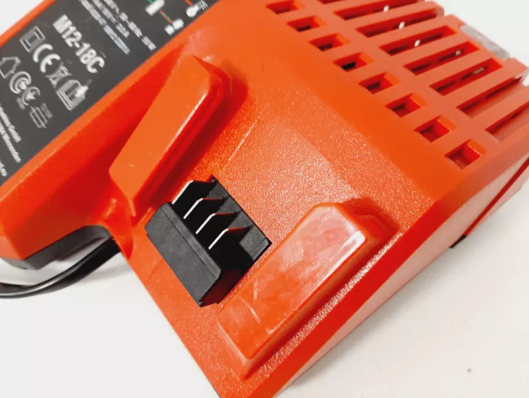 ŁADOWARKA MILWAUKEE M12-18C