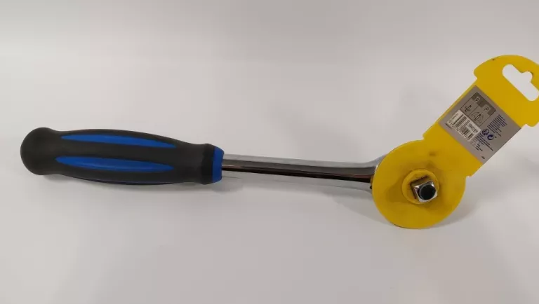 KLUCZ Z GRZECHOTKĄ NORAUTO 1/2