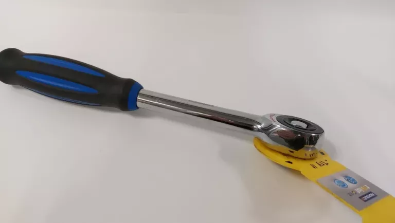 KLUCZ Z GRZECHOTKĄ NORAUTO 1/2