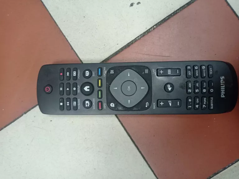 telewizor-philips-32phh420088-pilot-220602002-przekatna-ekranu-cale-32