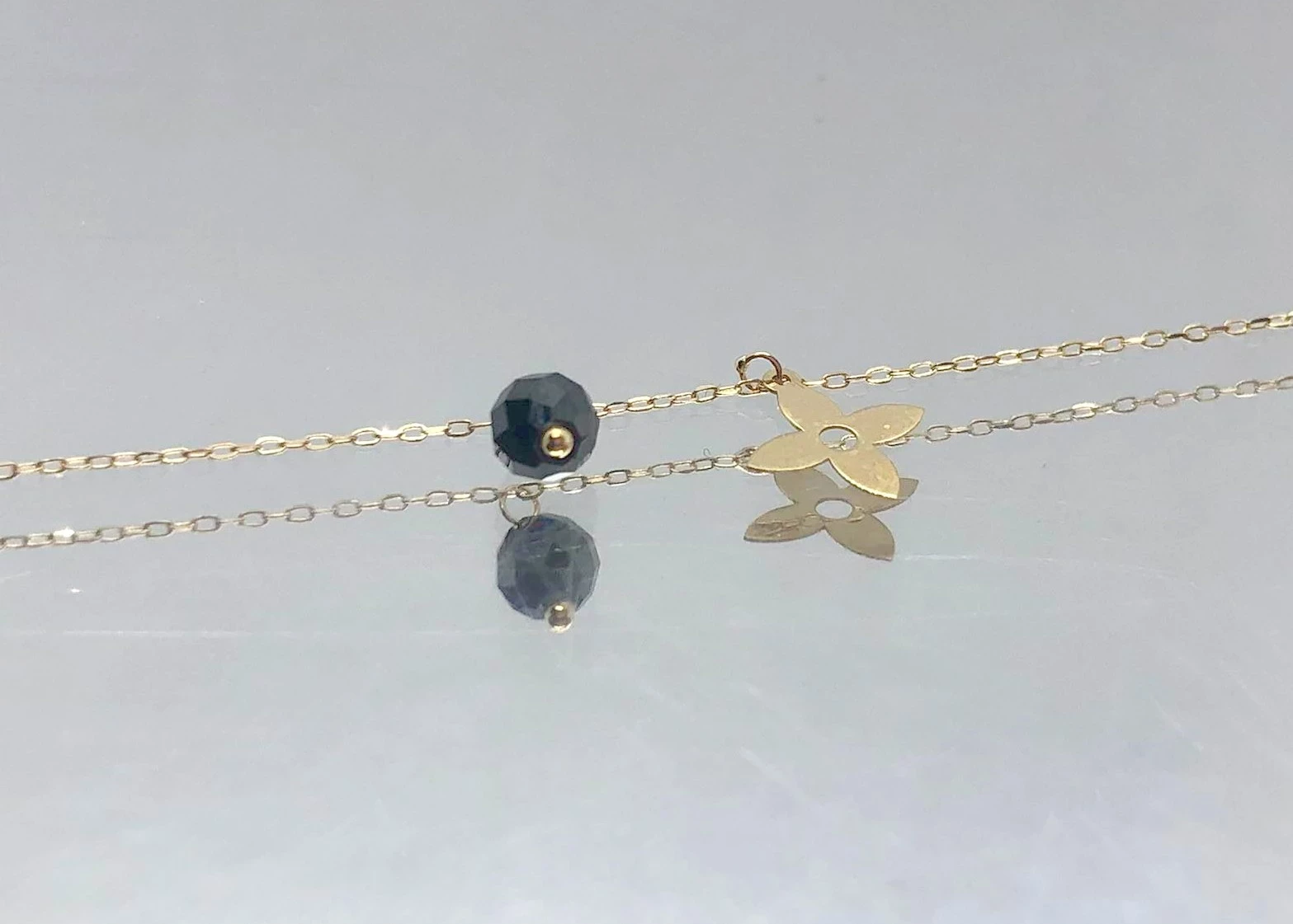 bransoletka-z-czarna-kuleczka-kwiat585057g19cm-stan-uzywany