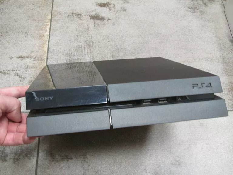 KONSOLA PS4 CUH-1116A 500GB + 4GRY