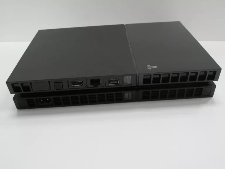 KONSOLA PS4 CUH-1116A 500GB + 4GRY