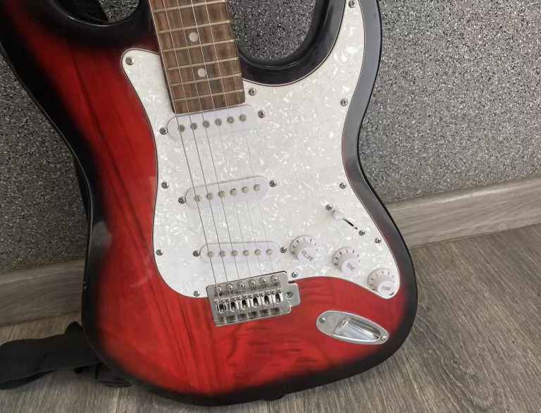 GITARA ELEKTRYCZNA 6-STRUNOWA + FUTERAŁ