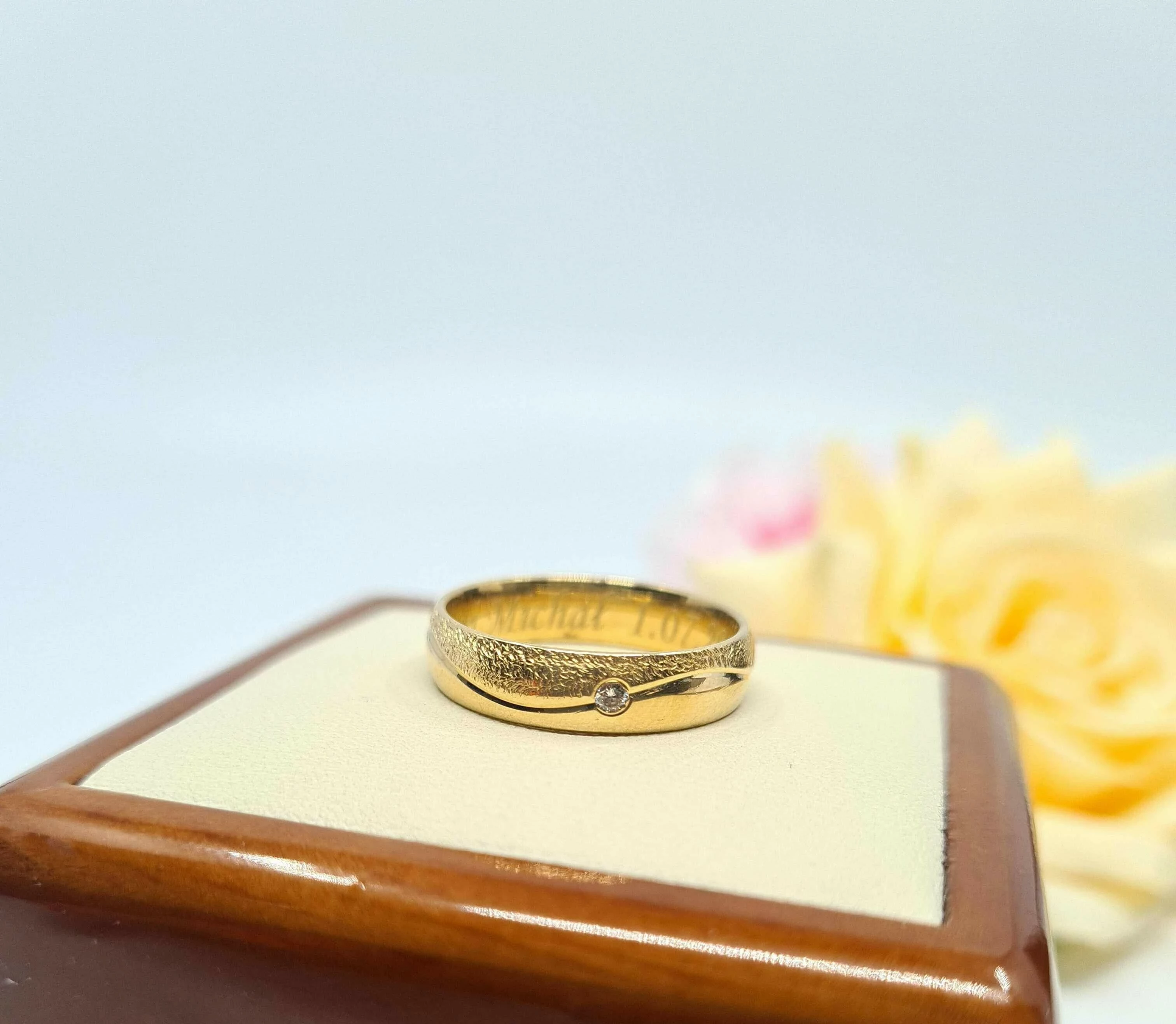 zlota-obraczka-z-diamentem-certyfikat-marka-inna-marka