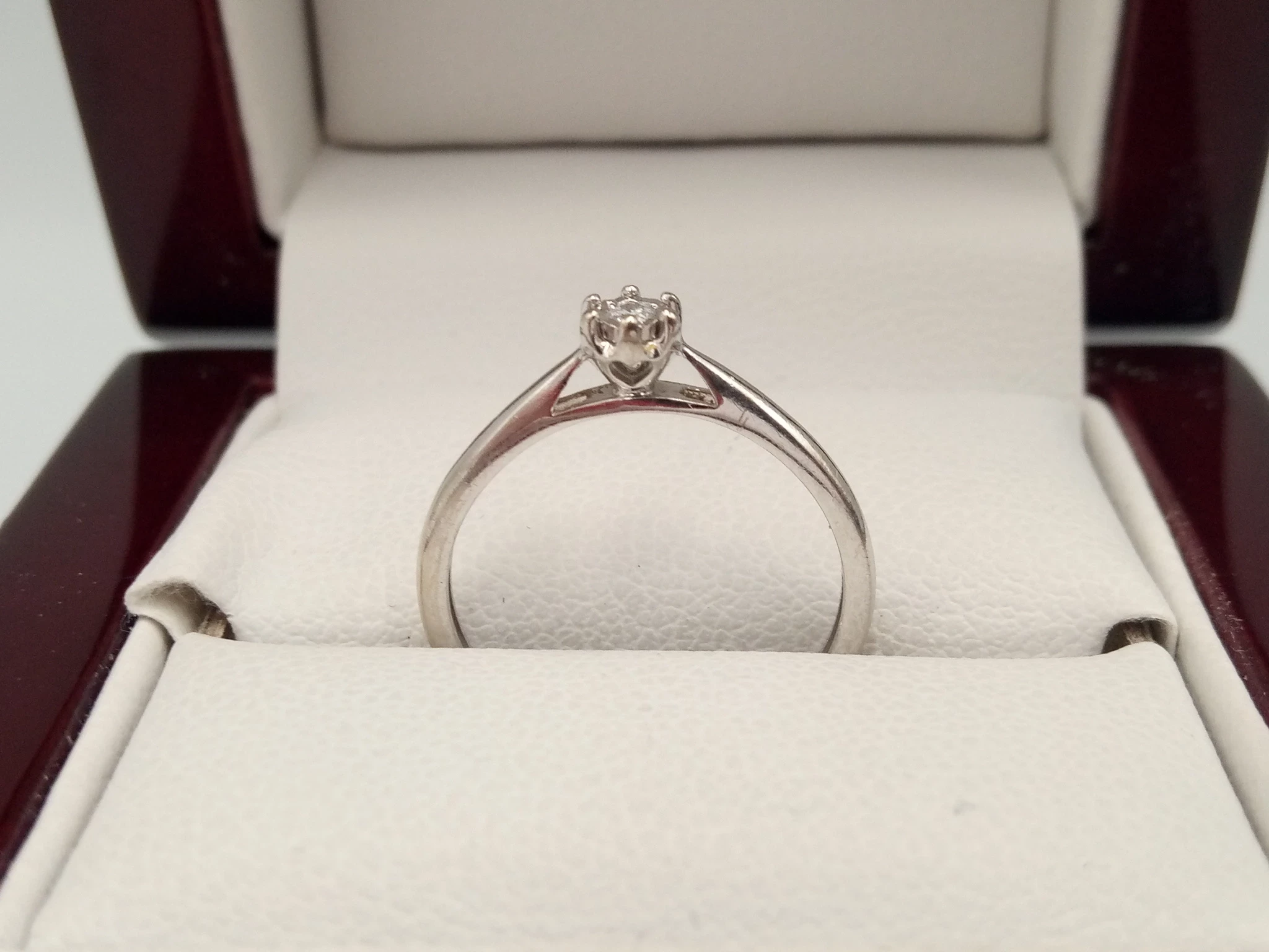 zloty-pierscionek-z-brylantem-003-375-w107-r10-waga-088