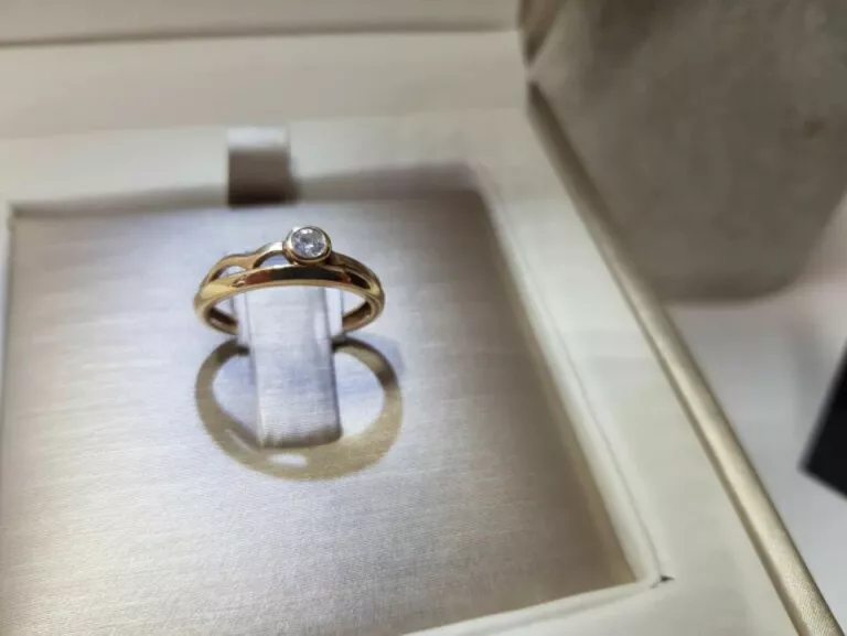 zloty-pierscionek-585-material-zloto