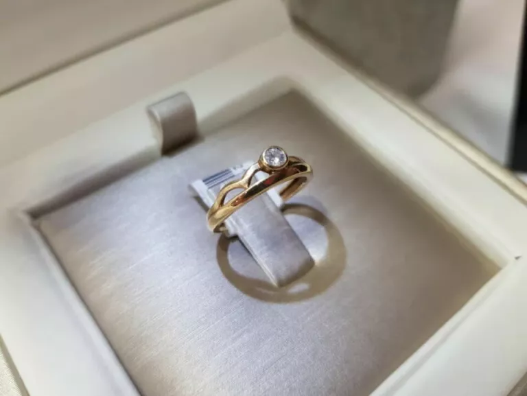 zloty-pierscionek-585-kamien-diament