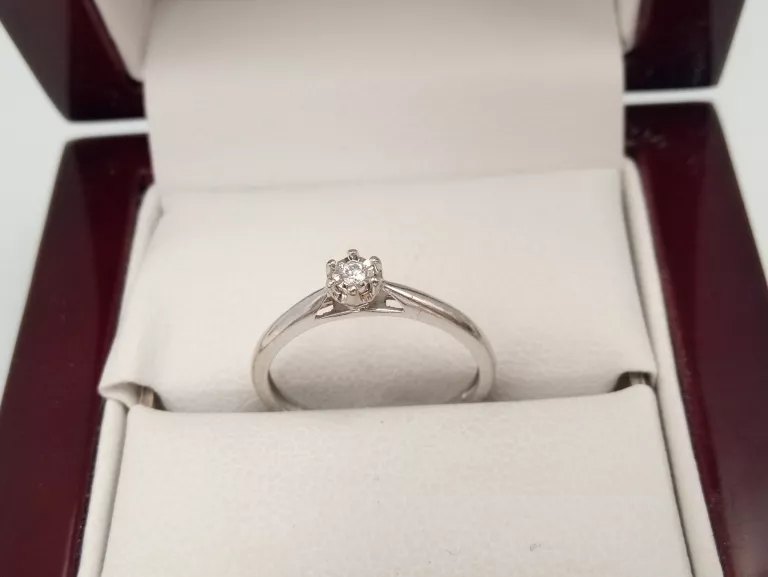 zloty-pierscionek-z-brylantem-003-375-w107-r10-plec-15851-1