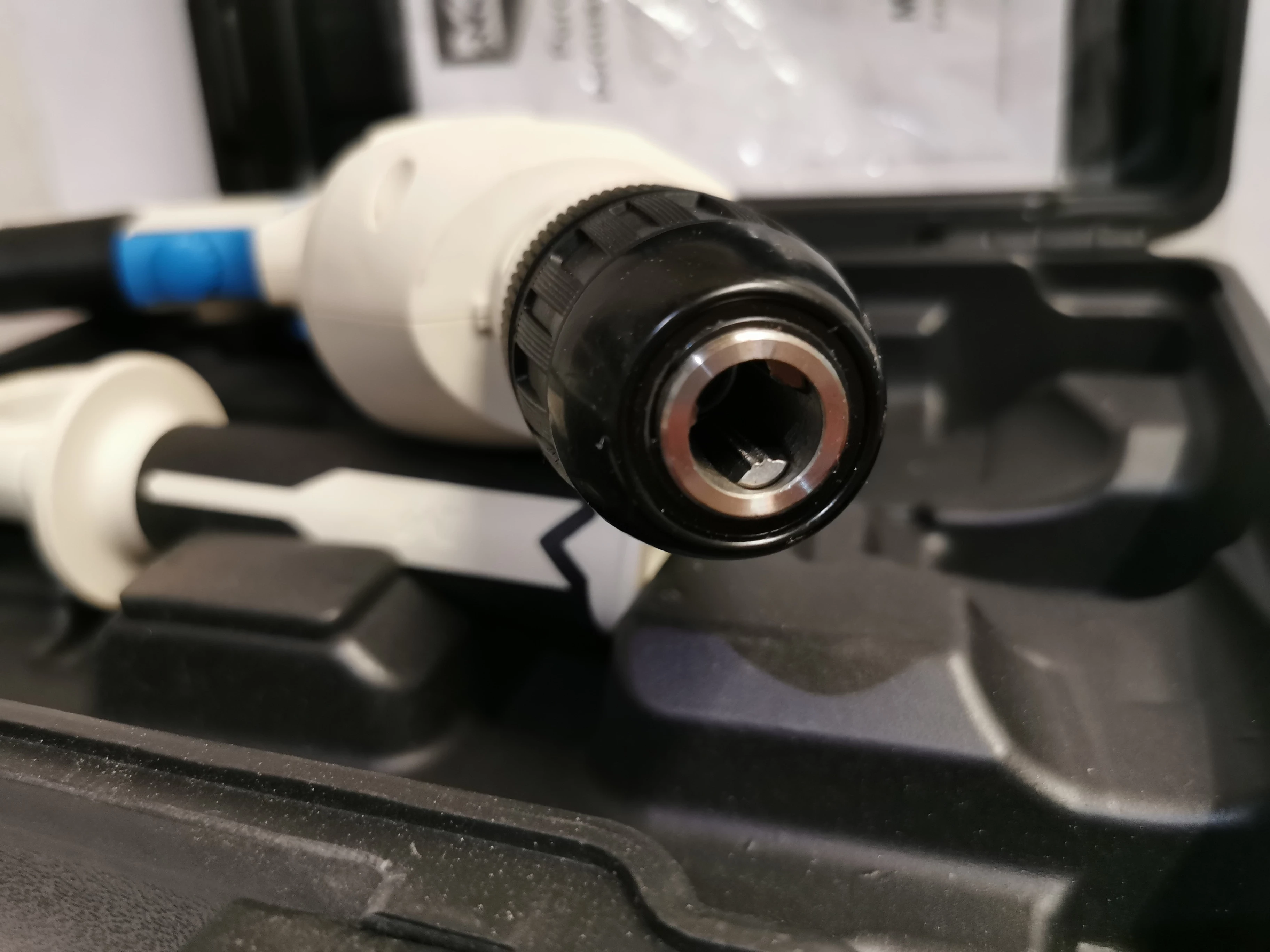 wiertarka-udarowa-macallister-mshd600-walizka-waga-wiertarki-18