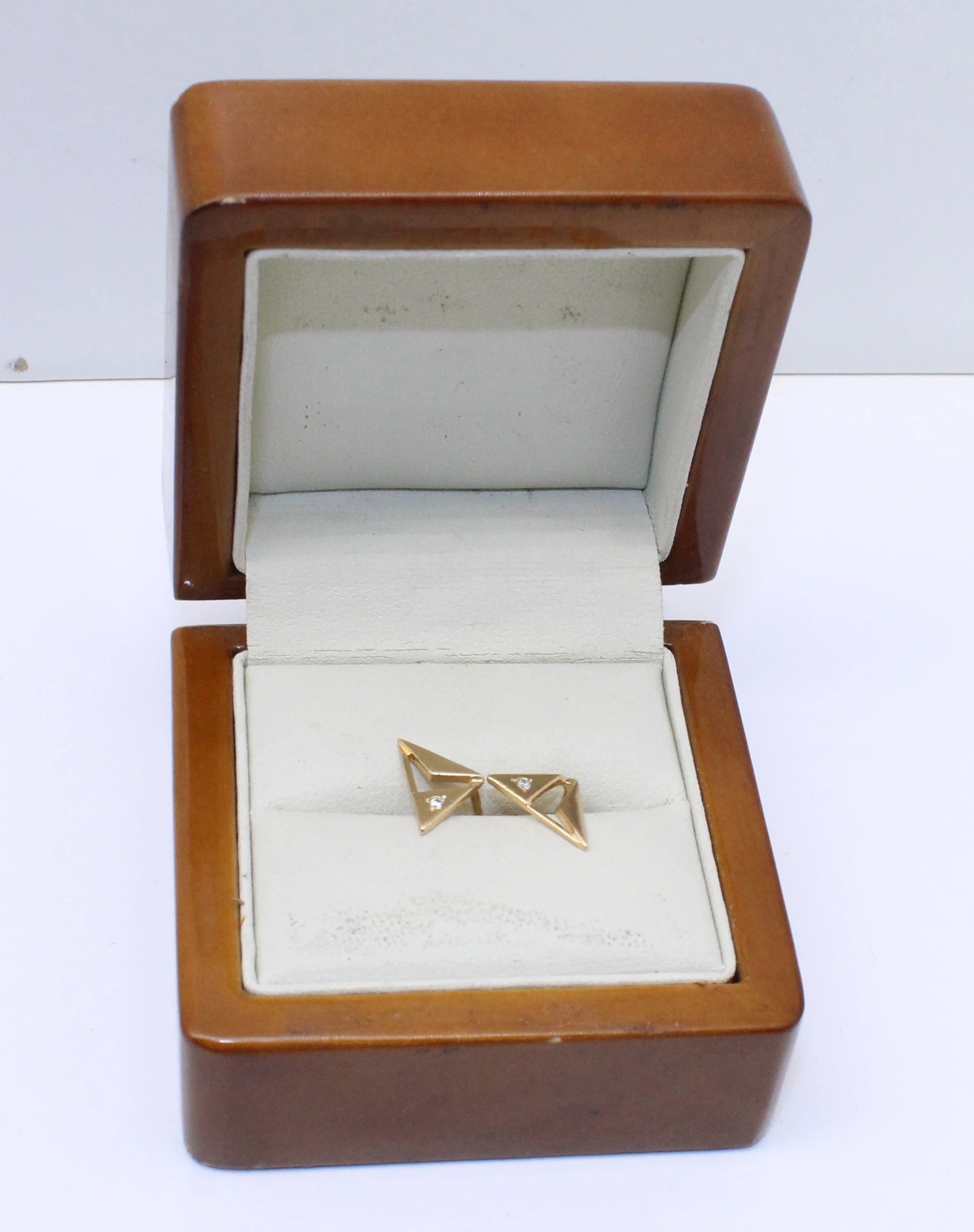 trojkatne-kolczyki-155fg-585-daszynskiego-22-wroclaw-gracja