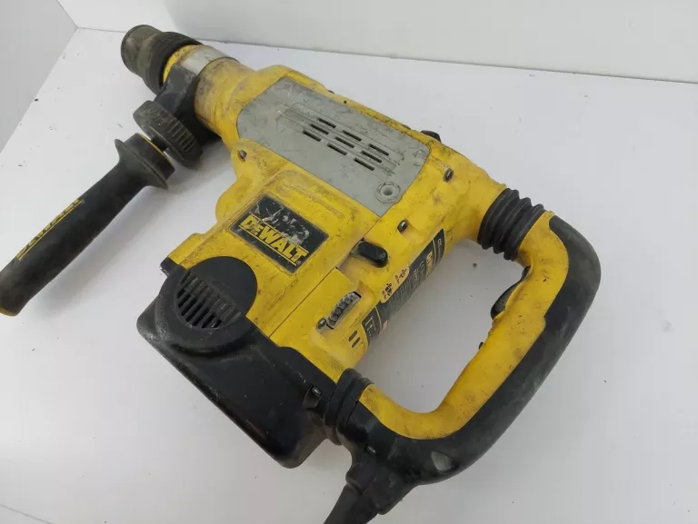 MŁOT DEWALT D25722 QS WALIZKA