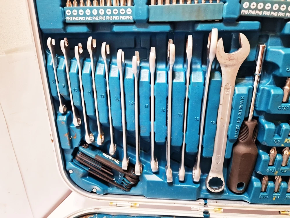 zestaw-kluczy-makita-p-90532-w-walizce-torunska-26-kolo