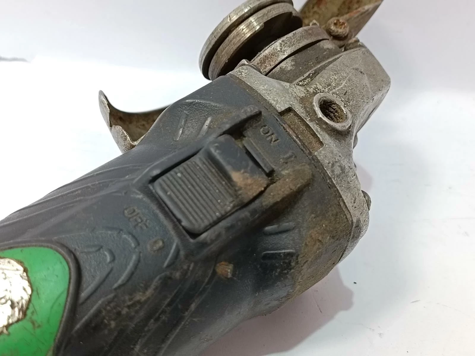 sieciowa-szlifierka-katowa-rodzaj-zasilania-sieciowa